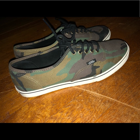 vans authentic lo pro camo